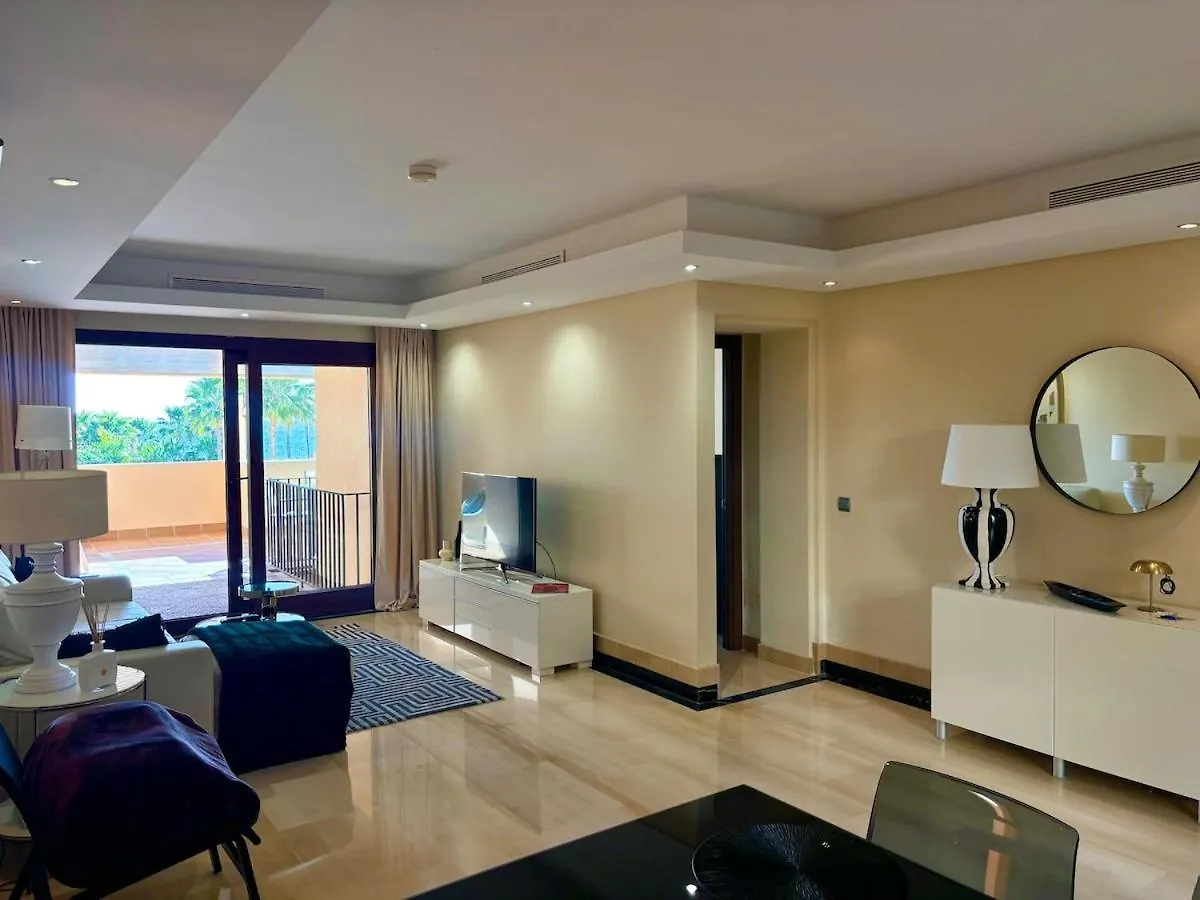 5 Stars Beachfront Paradise - Seaview, Always Heated Pool, Gym, Sauna! Estepona Apartament