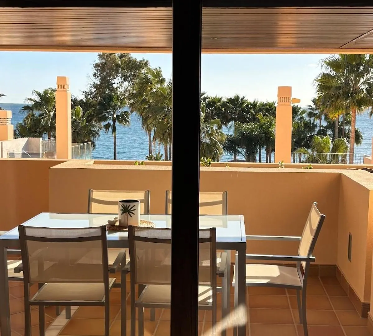 5 Stars Beachfront Paradise - Seaview, Always Heated Pool, Gym, Sauna! Estepona 0*,  Hiszpania