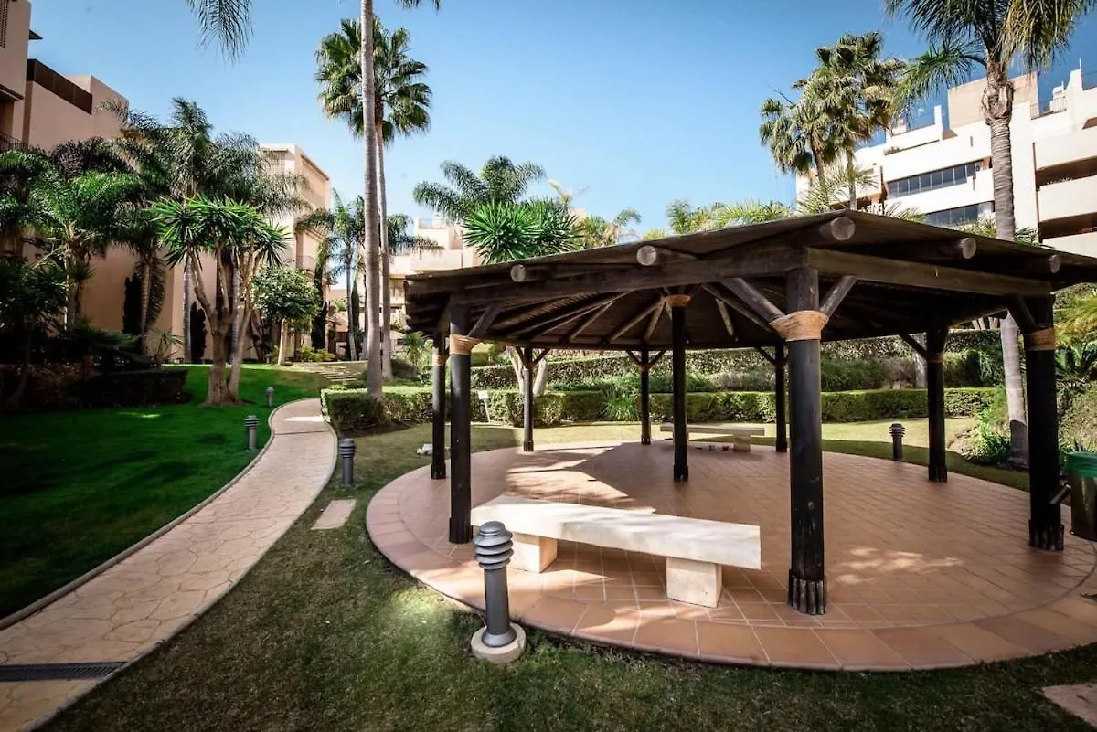 5 Stars Beachfront Paradise - Seaview, Always Heated Pool, Gym, Sauna! Estepona Apartament