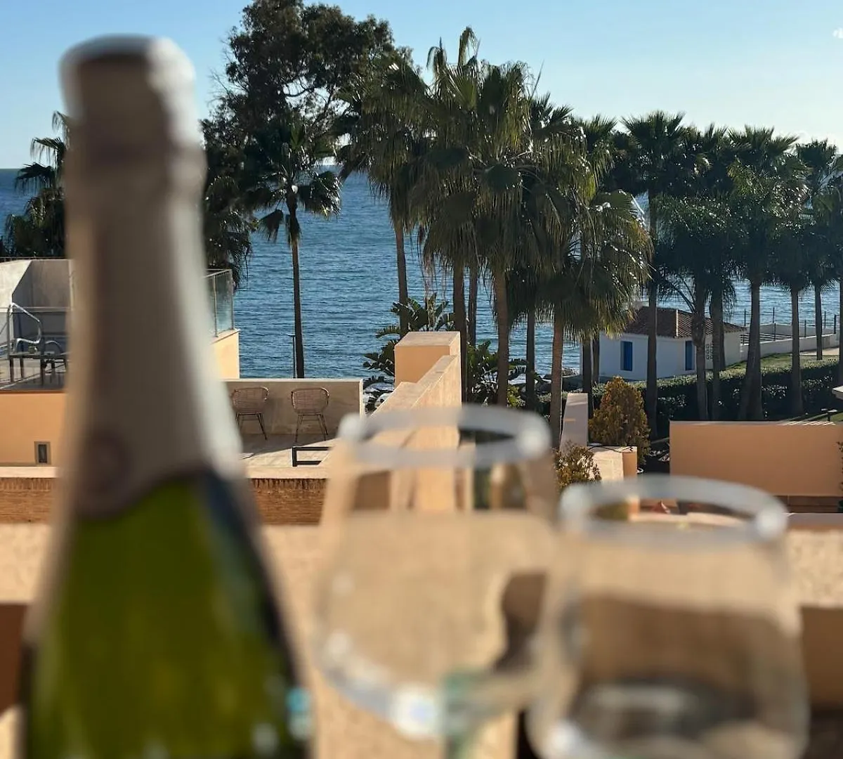 5 Stars Beachfront Paradise - Seaview, Always Heated Pool, Gym, Sauna! Estepona